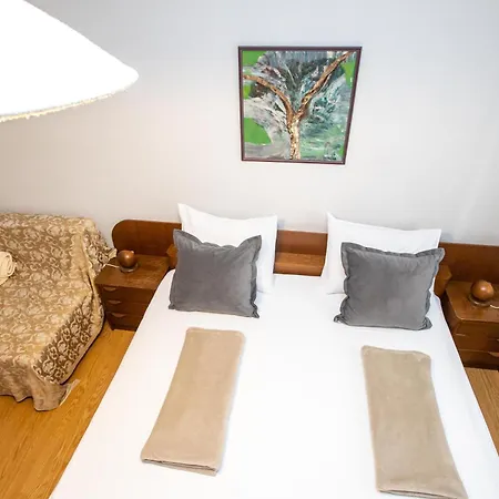 Angie Apartment *