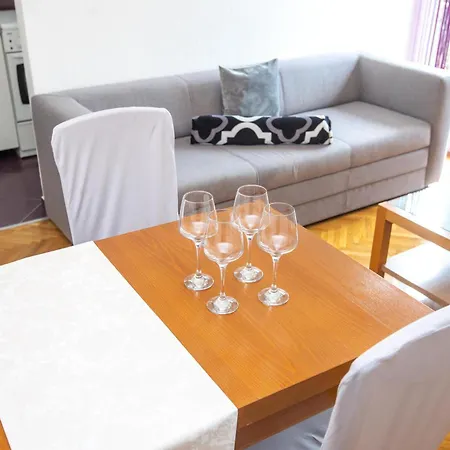 Angie Apartment *